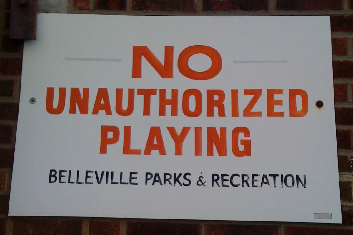 a sign that says 'no unauthorized playing'